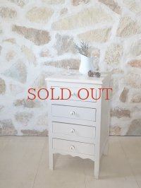 フランス ペールベージュの ぽってりオリジナルペイントが かわいい4段ドローワー