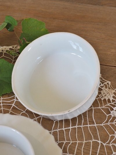 画像11: プラムの絵柄が素敵な 陶器製バターケース