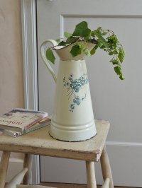 フランス 手描きの小花がかわいい 大き目ホーロー製ジャグ