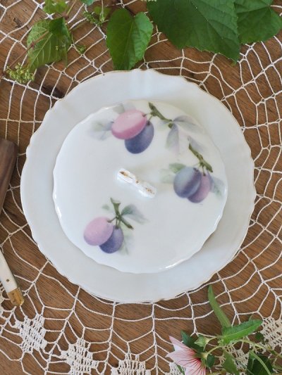 画像4: プラムの絵柄が素敵な 陶器製バターケース