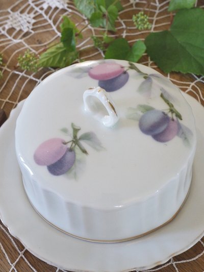 画像5: プラムの絵柄が素敵な 陶器製バターケース