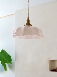 フランス 淡い色とフォルムがかわいい ミルクガラスランプシェード