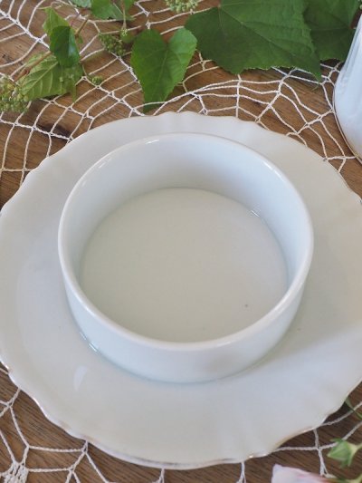 画像10: プラムの絵柄が素敵な 陶器製バターケース