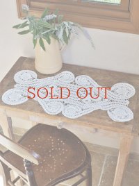 フランス 大き目なレース編み テーブルセンター