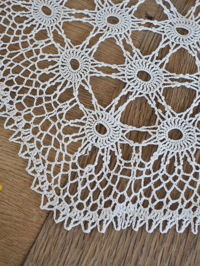 画像8: フランス 繊細で薄手のレース編み テーブルセンター