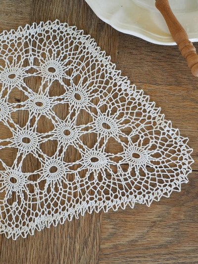画像9: フランス 繊細で薄手のレース編み テーブルセンター