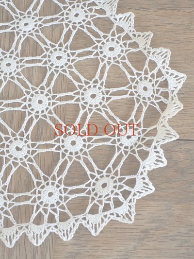 画像9: フランス 繊細で薄手のレース編み テーブルセンター