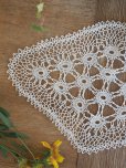 画像2: フランス<br/>繊細で薄手のレース編み<br/>テーブルセンター (2)