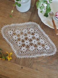 フランス 繊細で薄手のレース編み テーブルセンター