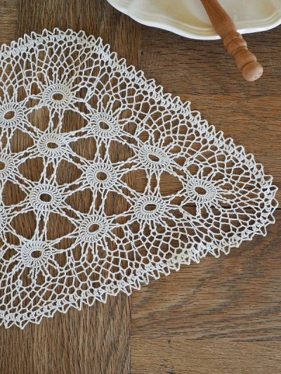 画像4: フランス 繊細で薄手のレース編み テーブルセンター