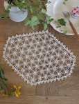 フランス　かわいい　レース編み　テーブルセンター