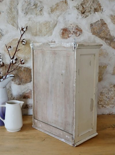 画像20: シャビーで華奢なデザインが素敵な メディスンウォールキャビネット