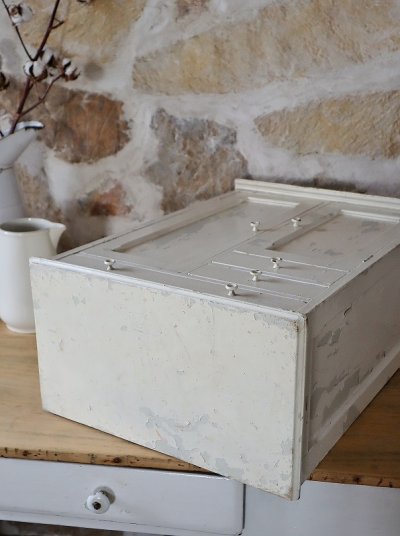 画像26: シャビーで華奢なデザインが素敵な メディスンウォールキャビネット