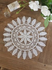 フランス デザインがかわいい レース編み テーブルセンター