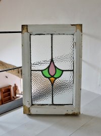 イギリス 華奢な雰囲気が素敵な ステンドグラス