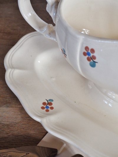 画像6: フランス お花模様がかわいい 陶器製ソーシエ