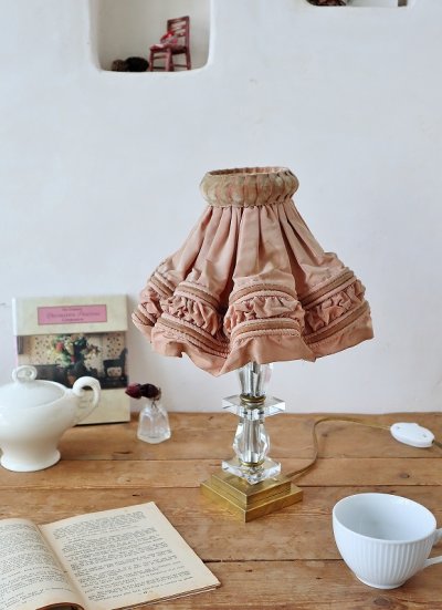 フランス　かわいい　アンティーク　テーブルランプ