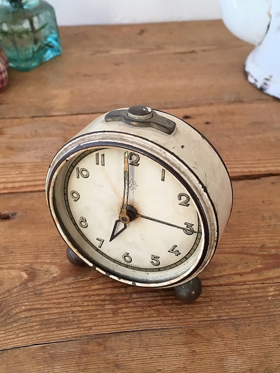 ドイツ ユンハンス製 形がかわいい置時計はかわいいアンティークネットショップfufunetG18-0168