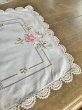 画像4: フランス 薔薇の刺繍が素敵な テーブルセンター (4)