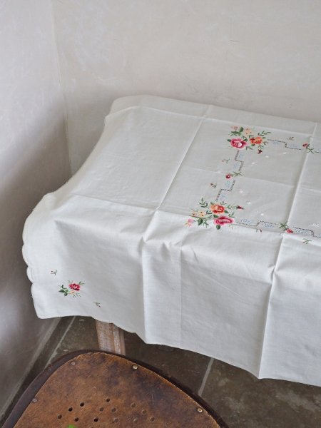 画像8: お花の刺繍がかわいい テーブルクロス (8)