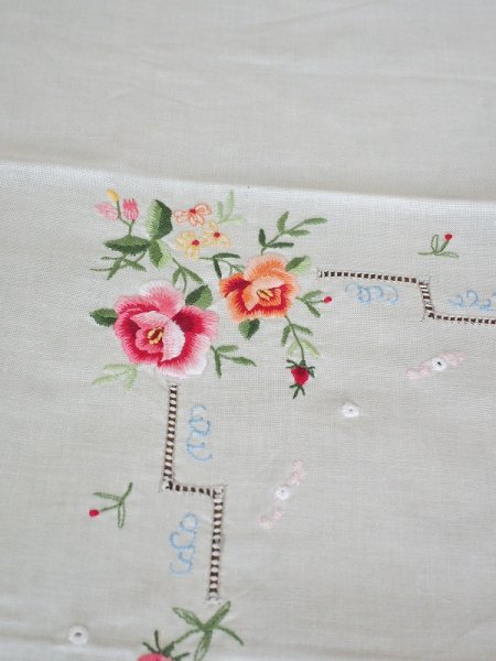 画像4: お花の刺繍がかわいい テーブルクロス (4)
