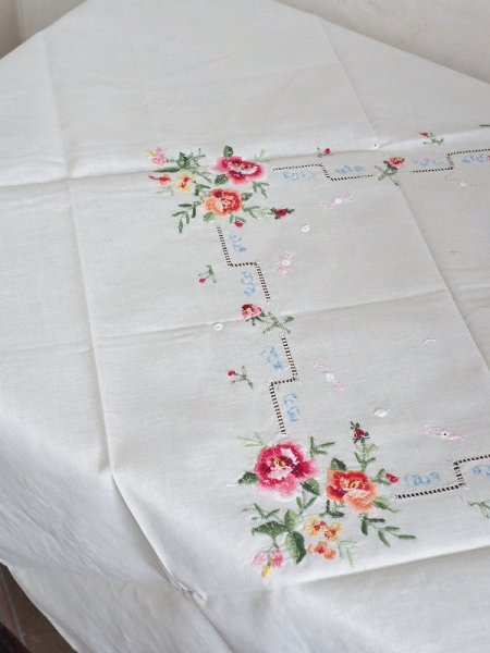 画像12: お花の刺繍がかわいい テーブルクロス (12)