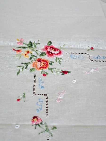 画像14: お花の刺繍がかわいい テーブルクロス (14)