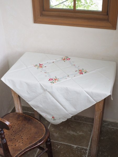 画像10: お花の刺繍がかわいい テーブルクロス (10)