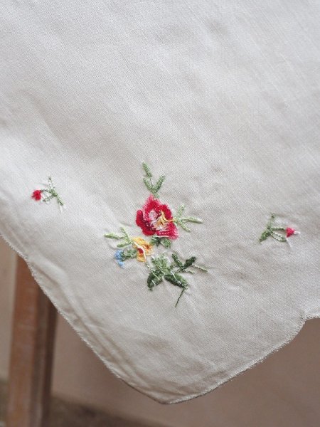 画像11: お花の刺繍がかわいい テーブルクロス (11)