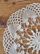 画像2: フランス お花模様がレアでかわいい レース編みテーブルセンター (2)