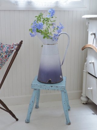 アンティーク・ブロカントのホーロー・アルミや木製などの雑貨