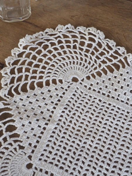 画像9: フランス デザインがかわいい レース編み テーブルセンター (9)