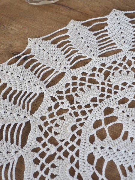 画像3: フランス デザインがかわいい レース編み テーブルセンター (3)