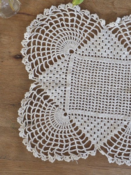 画像8: フランス デザインがかわいい レース編み テーブルセンター (8)