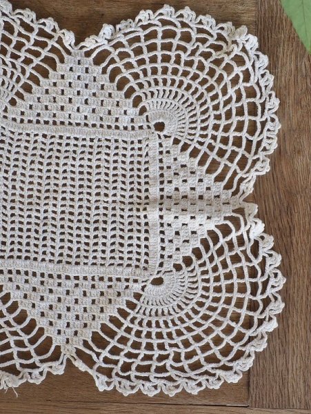 画像10: フランス デザインがかわいい レース編み テーブルセンター (10)