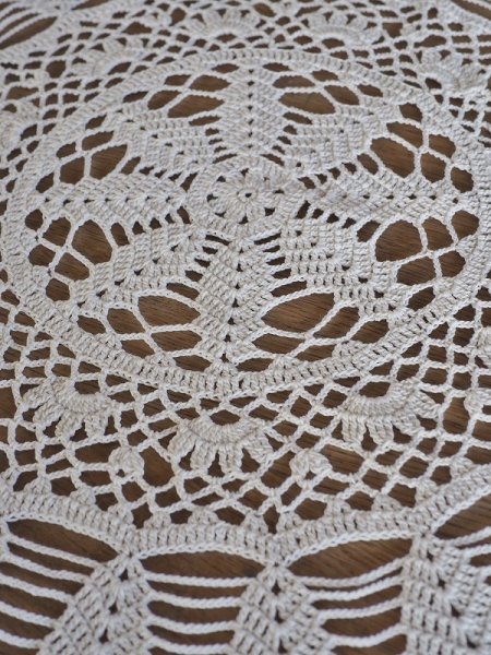 画像10: フランス デザインがかわいい レース編み テーブルセンター (10)