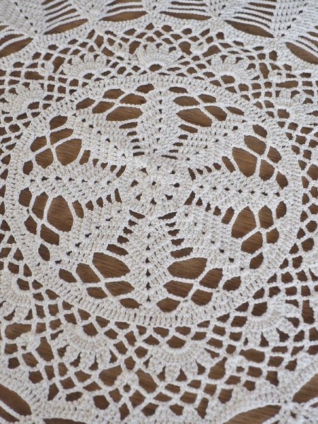 画像4: フランス デザインがかわいい レース編み テーブルセンター (4)