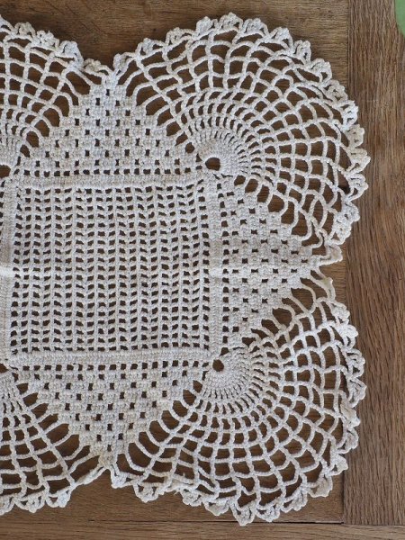 画像5: フランス デザインがかわいい レース編み テーブルセンター (5)