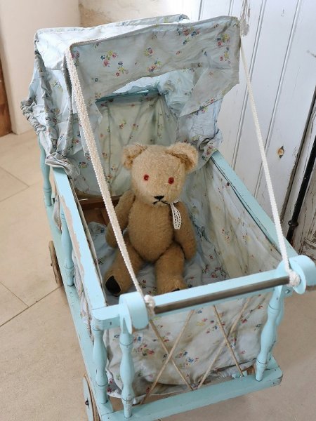 画像2: フランス ファブリックがかわいい 木製ドールバギー   10%OFF  (2)