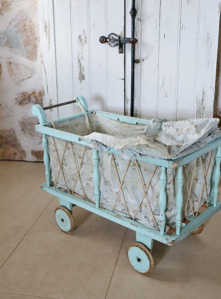 画像19: フランス ファブリックがかわいい 木製ドールバギー   10%OFF  (19)