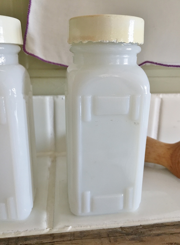 イギリスミルクガラススパイスボトル2個セットはかわいいアンティーク 