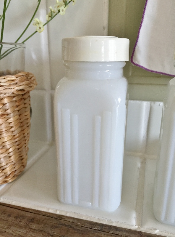 ヨーロッパアンティーク ミルクガラスボトル 2個セット