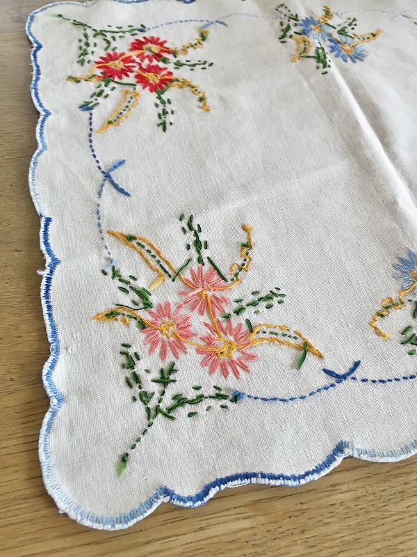 税込】 SALEஐ⋆*フランスアンティーク・優しい黄色のぷくぷく花柄刺繍 