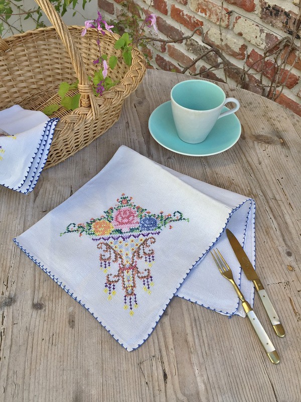 アンティーク フランス グラフチェック＆花弁スカラップリム刺繍 リネンクロス